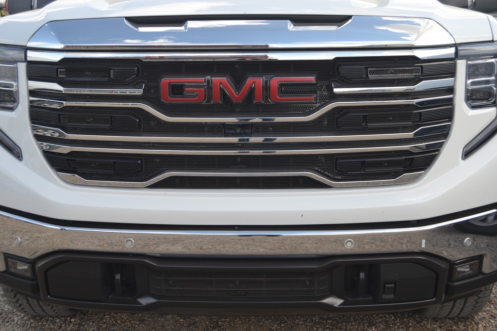 2022-2023 GMC Sierra 1500 (SLT, AT4, AT4x) with Front Camera (2022s with late style grilles & 2023 AT4x with early style grilles) - Bumper Screen Included