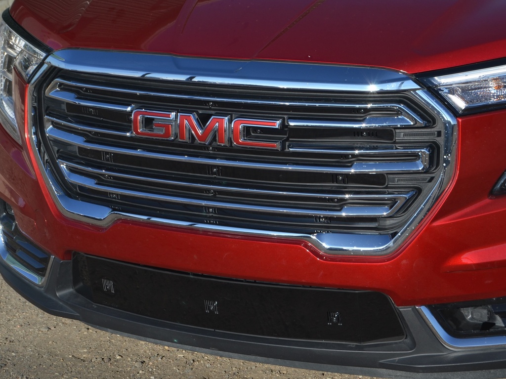 2023 GMC Terrain SLT Upper and Bumper Combo